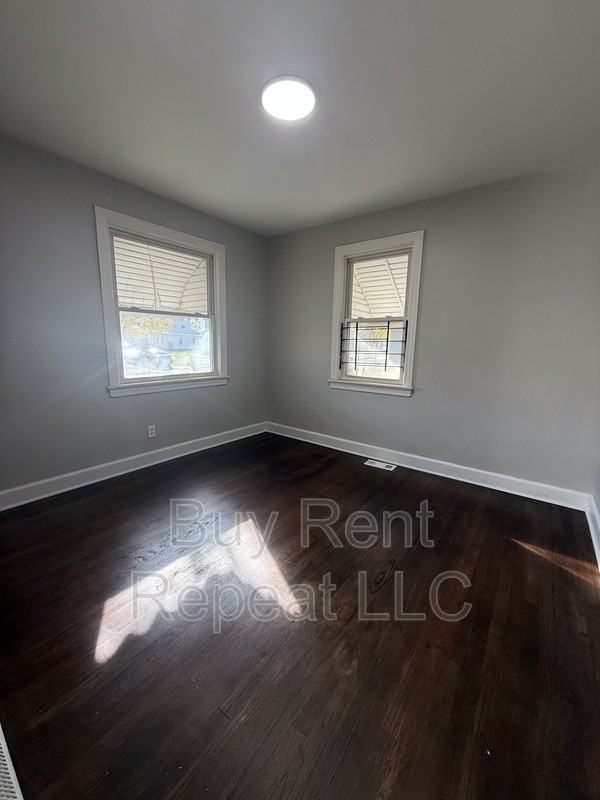 12735 Vernon Ave - Photo 5 of 12