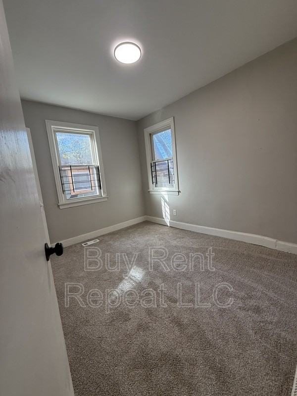 12735 Vernon Ave - Photo 6 of 12