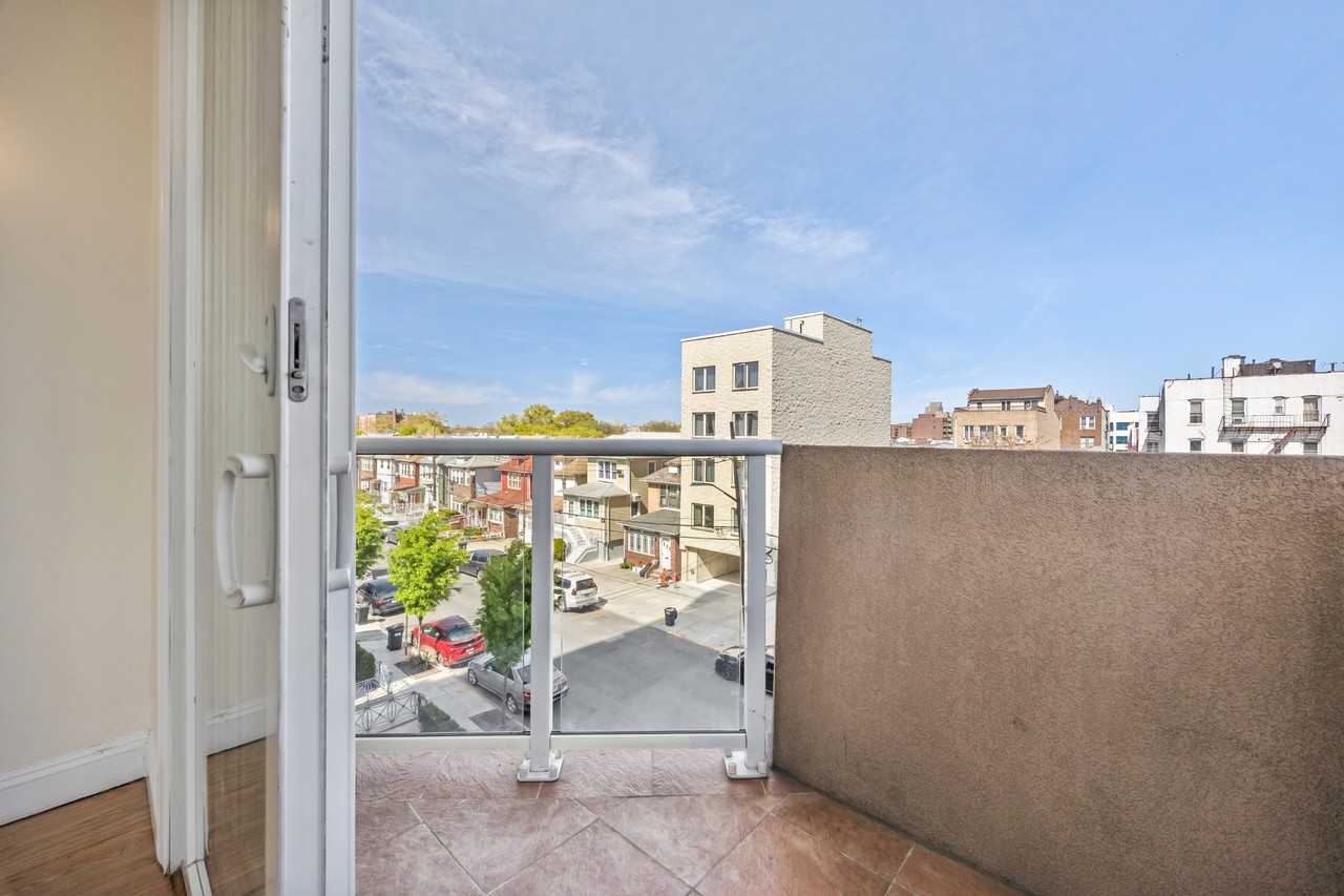 2848 Brighton 7th Street - Photo 4 of 11