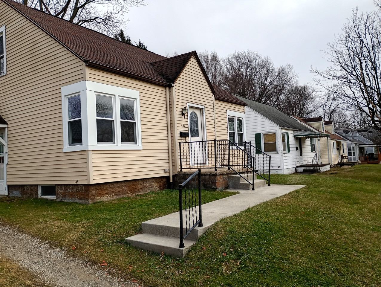 550 Connor Dr - Photo 3 of 21