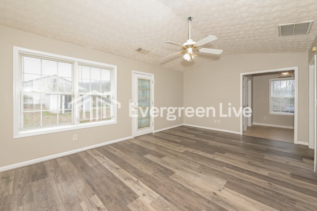 337 Dreamland Ct - Photo 2 of 10