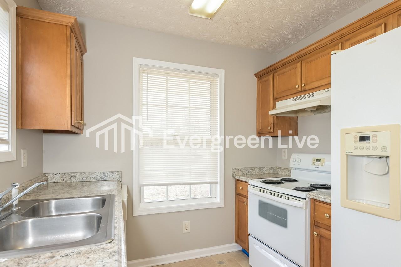 337 Dreamland Ct - Photo 4 of 10