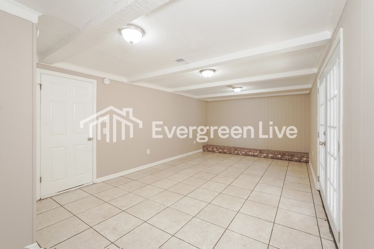 832 Brookfield Pkwy - Photo 7 of 15