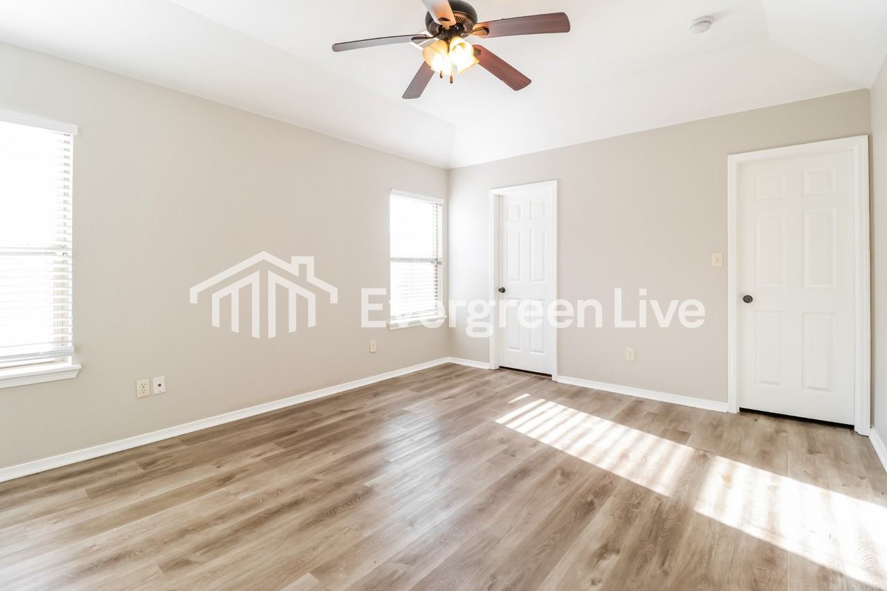 1115 Yarrow Dr - Photo 7 of 15