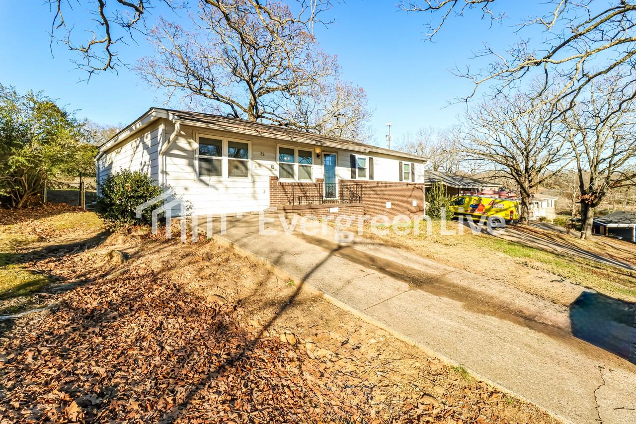 32 Oakview Dr - Photo 2 of 15