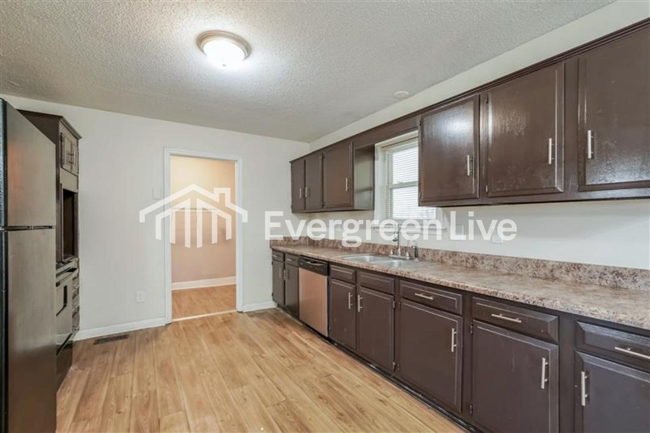 4602 Windsor Spring Rd - Photo 5 of 15