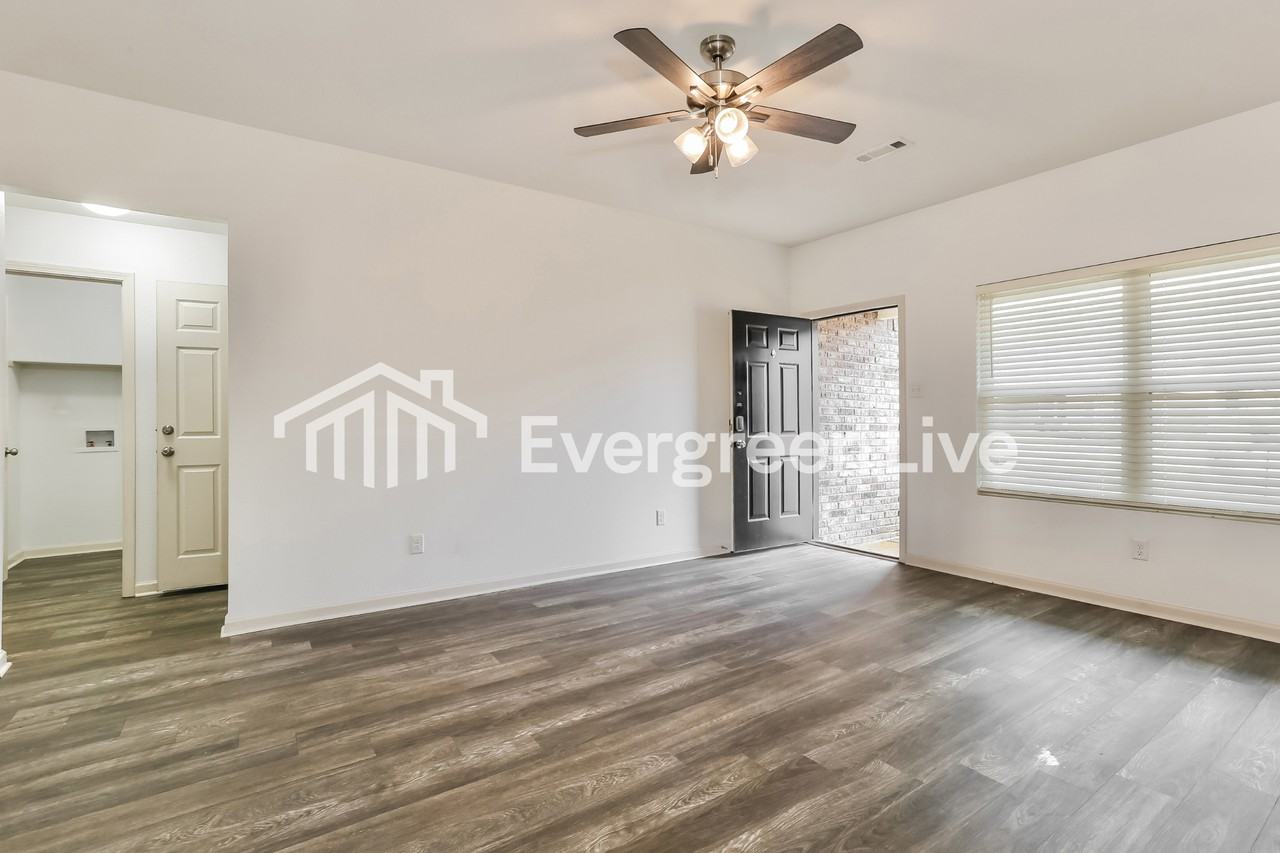 1085 Rockwell Dr - Photo 3 of 15