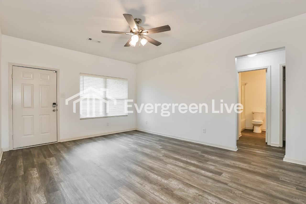 1085 Rockwell Dr - Photo 4 of 15