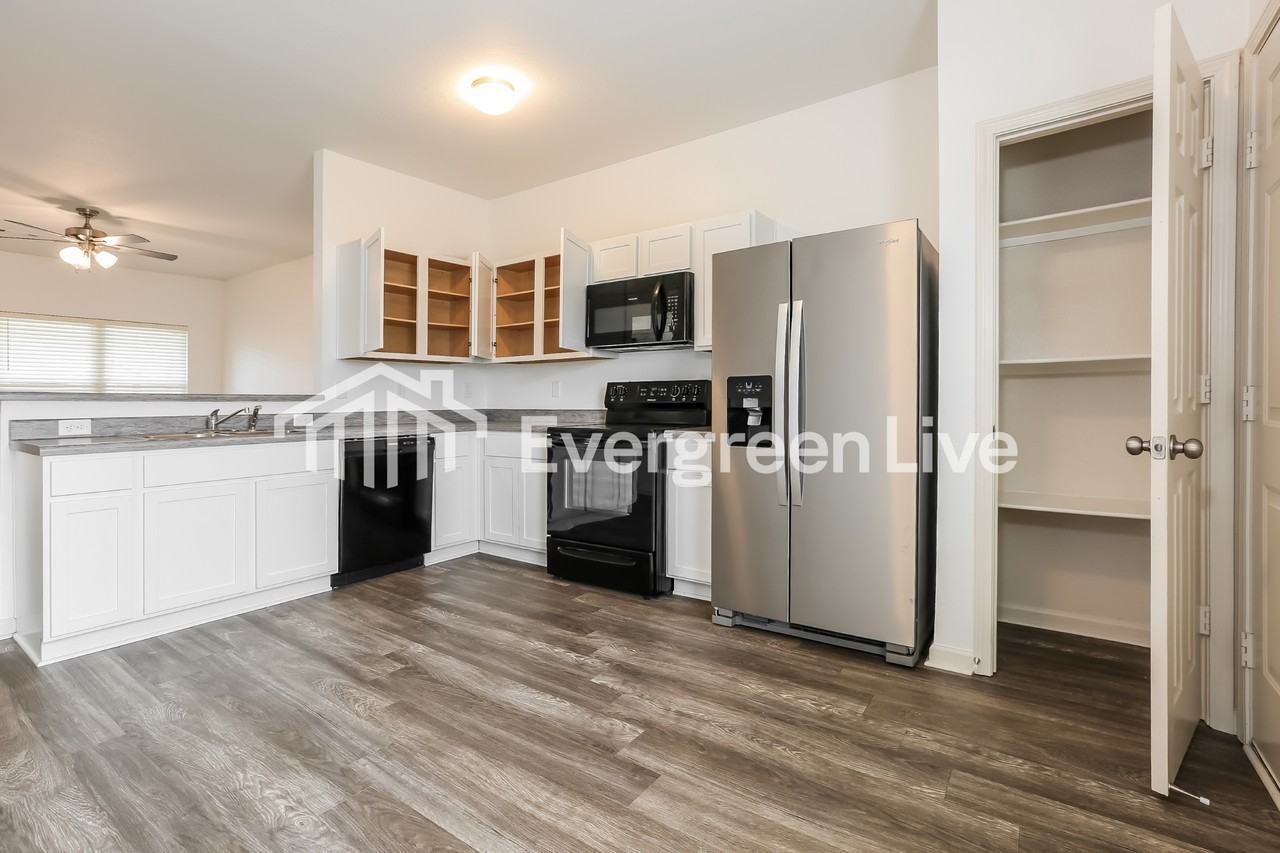 1085 Rockwell Dr - Photo 6 of 15