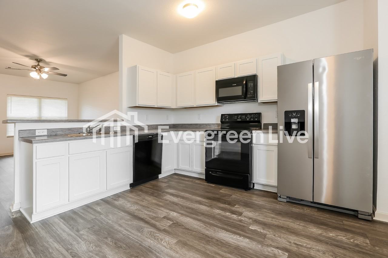 1085 Rockwell Dr - Photo 7 of 15