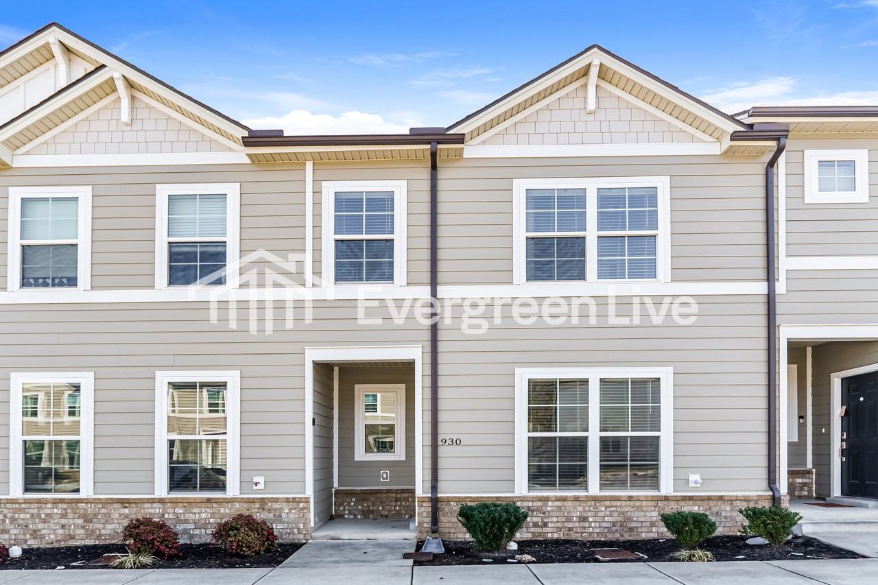 930 Hamilton Crossing Sq