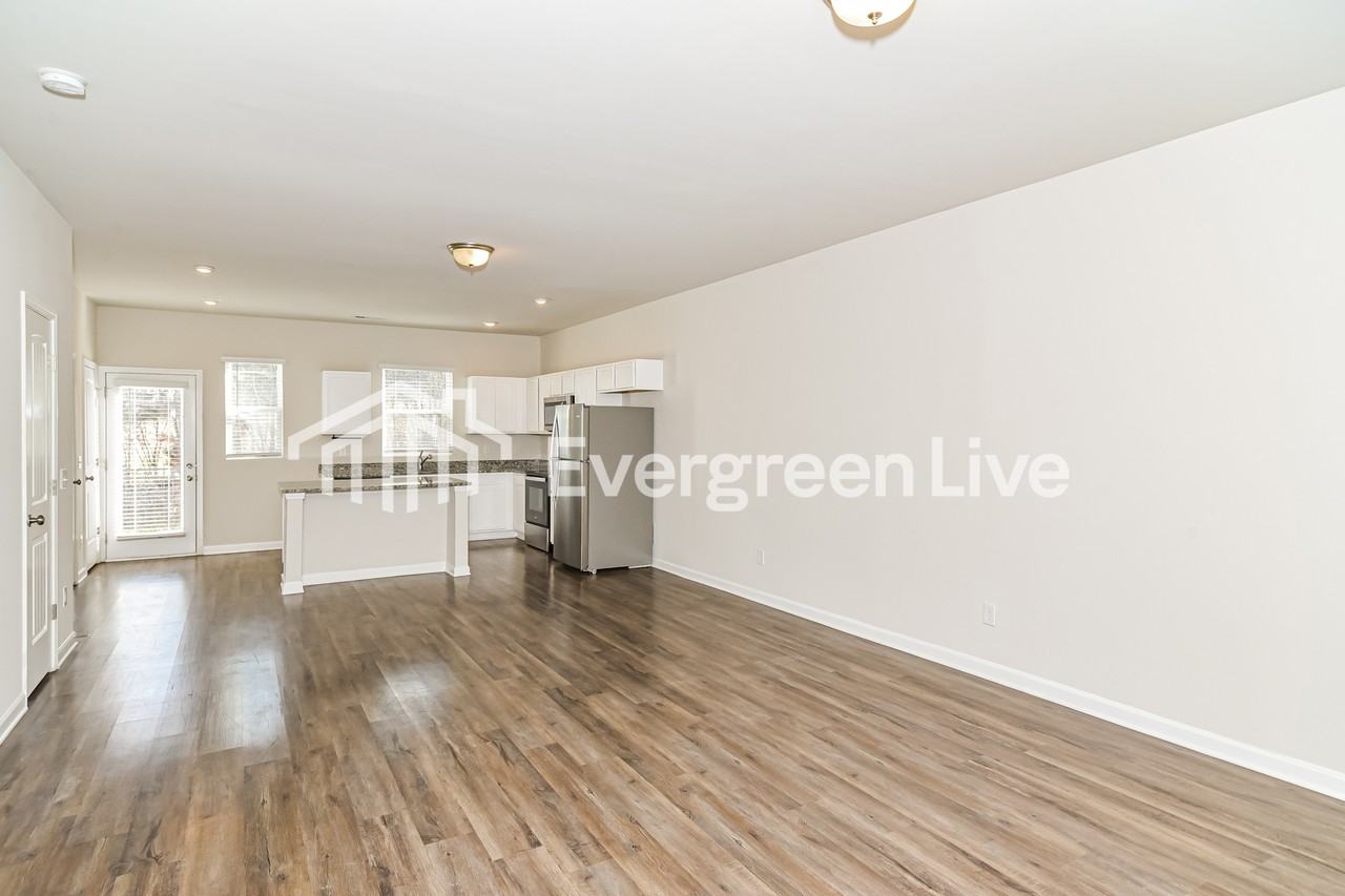 930 Hamilton Crossing Sq - Photo 4 of 16