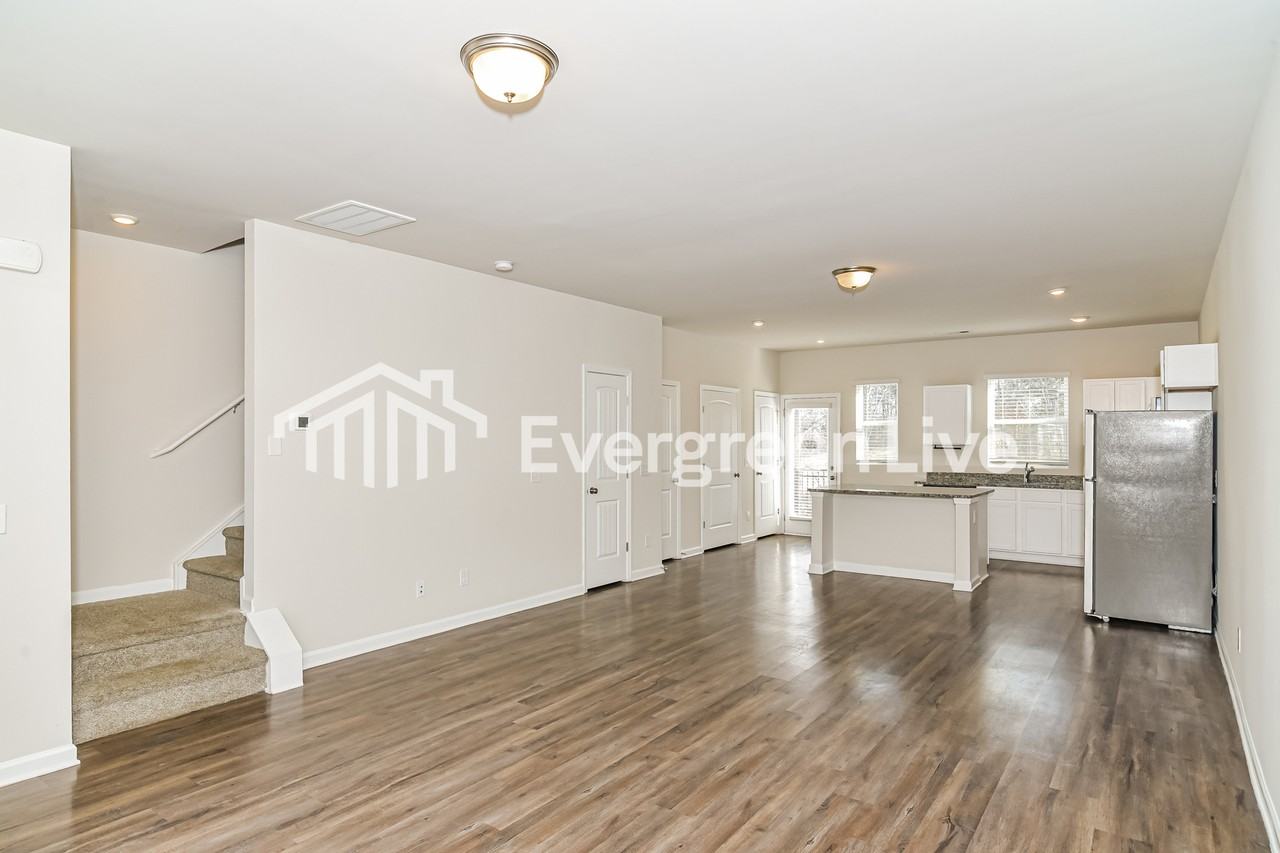 930 Hamilton Crossing Sq - Photo 5 of 16