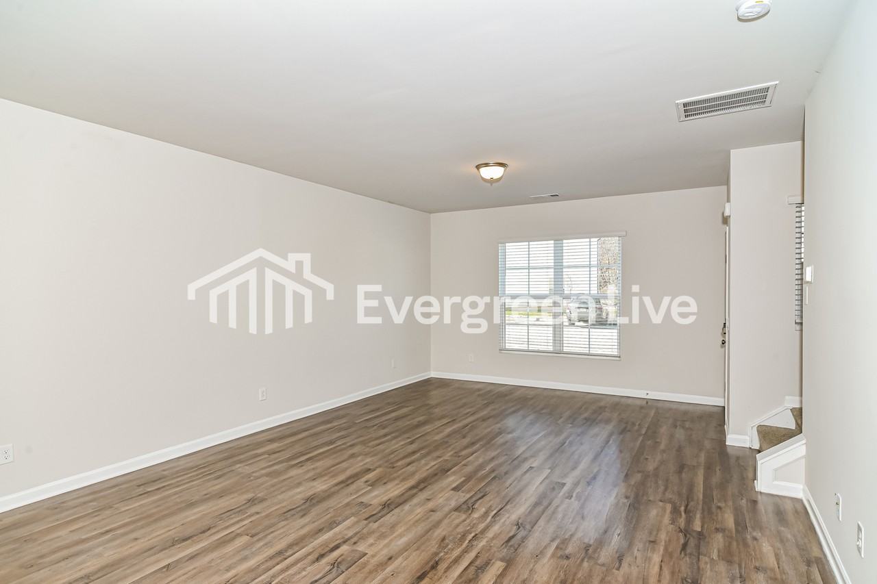 930 Hamilton Crossing Sq - Photo 6 of 16