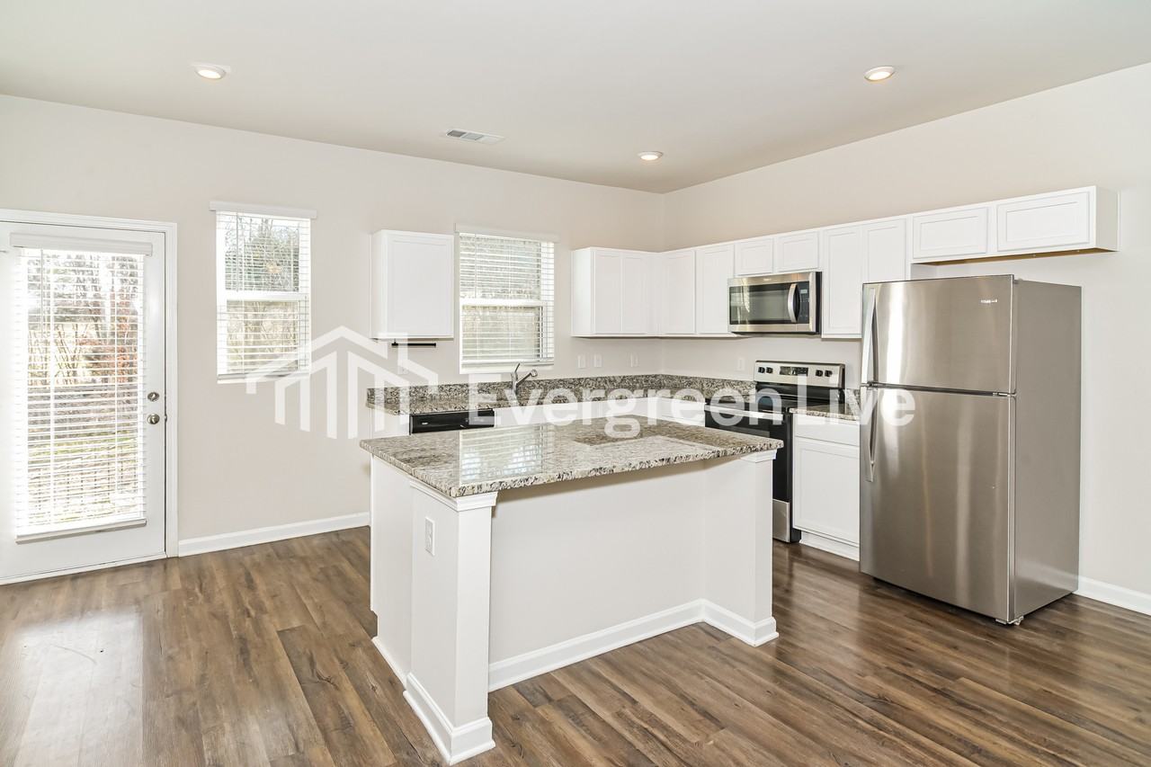 930 Hamilton Crossing Sq - Photo 7 of 16