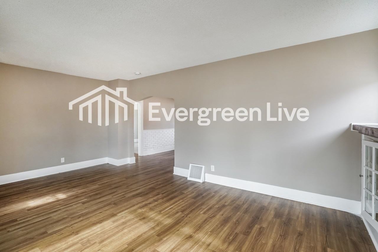 3038 Martin Ave - Photo 2 of 15