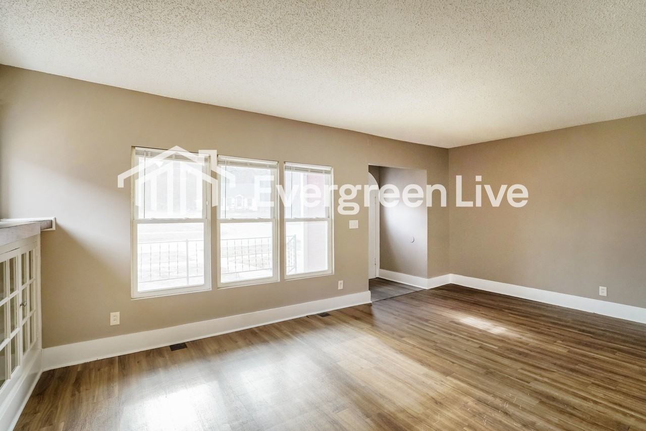 3038 Martin Ave - Photo 3 of 15