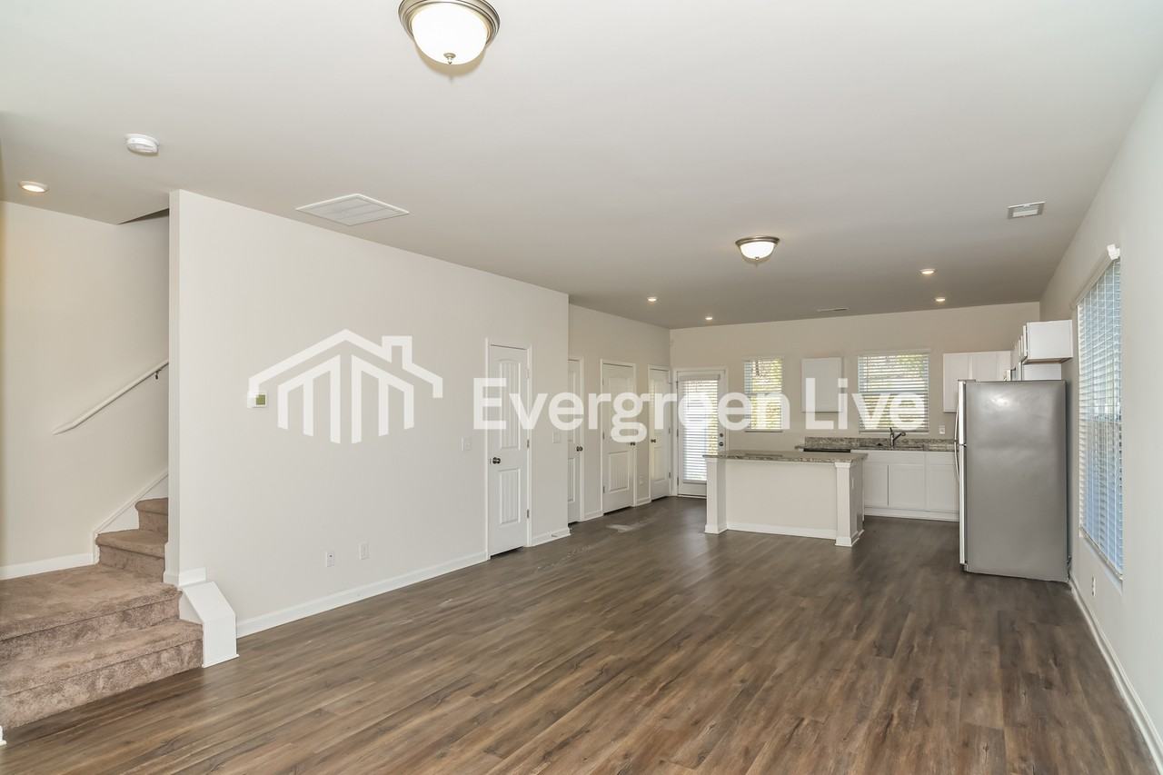 955 Hamilton Crossing Sq - Photo 6 of 16