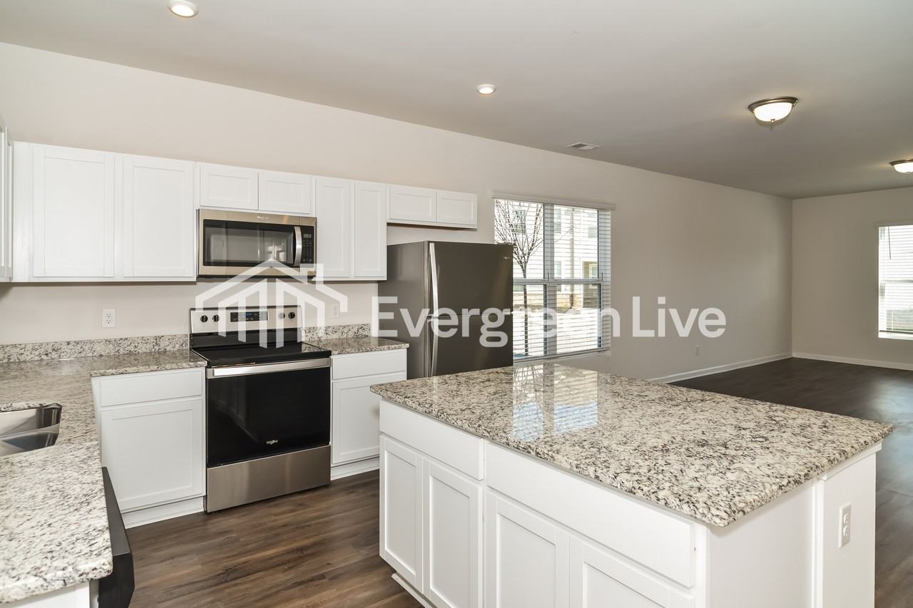 955 Hamilton Crossing Sq - Photo 7 of 16