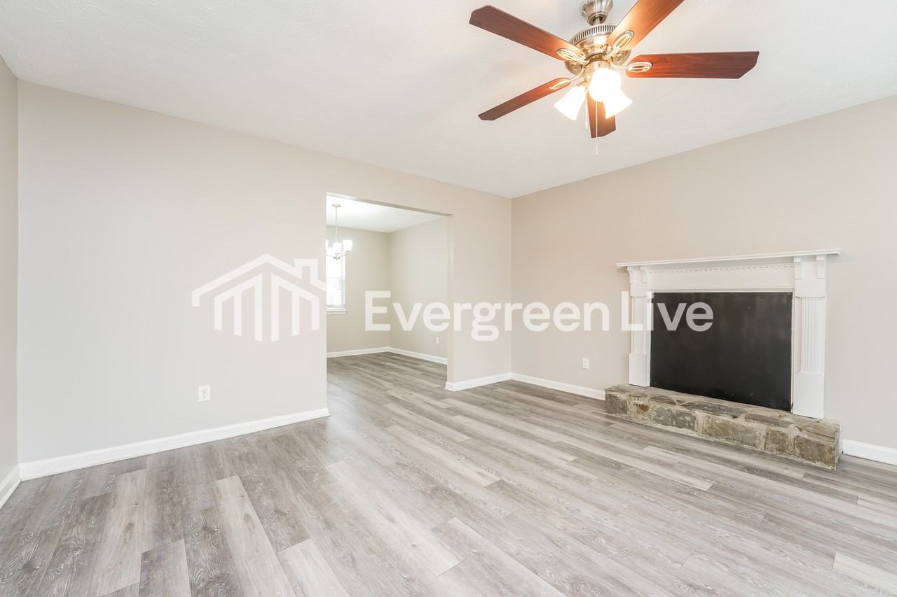 5552 La Fleur Trl - Photo 2 of 10