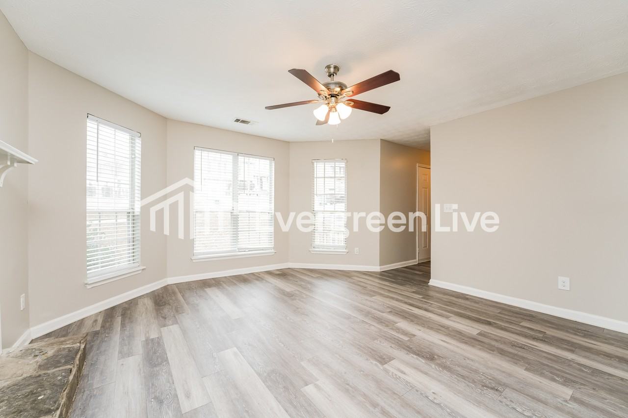 5552 La Fleur Trl - Photo 3 of 10