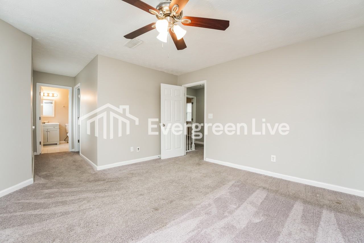 5552 La Fleur Trl - Photo 7 of 10