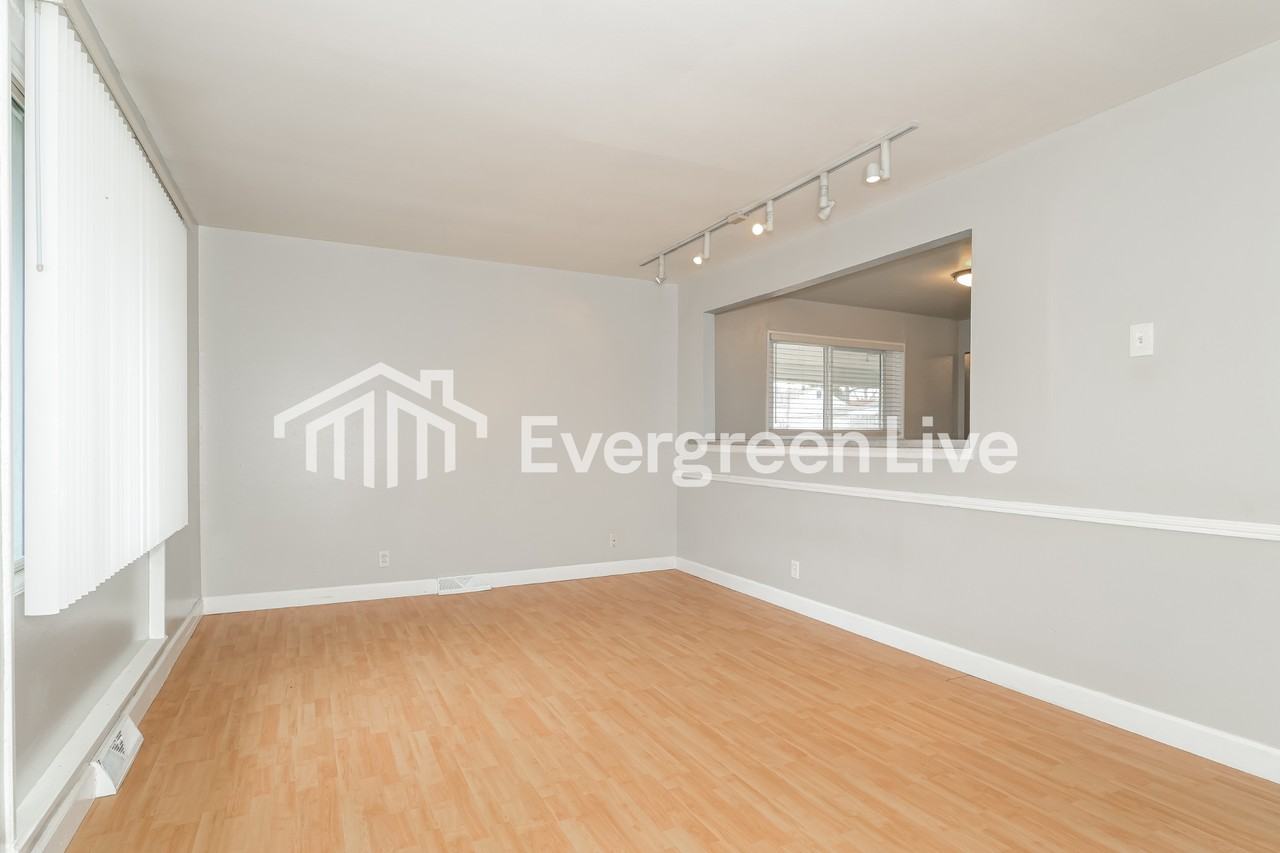 5563 Winchelsea Dr - Photo 3 of 15