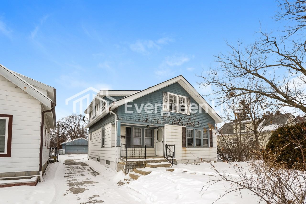 4633 N 56th St - Photo 2 of 15