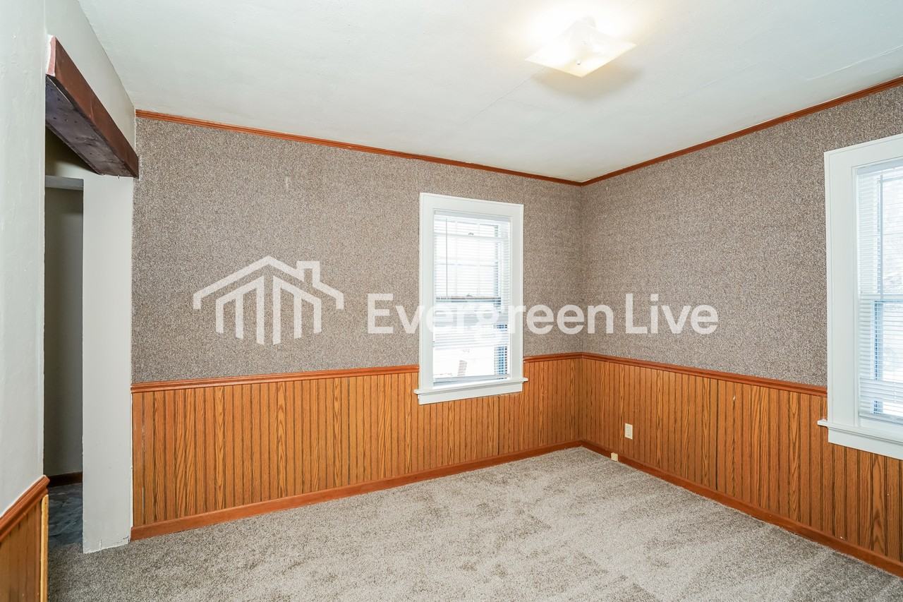 4633 N 56th St - Photo 5 of 15