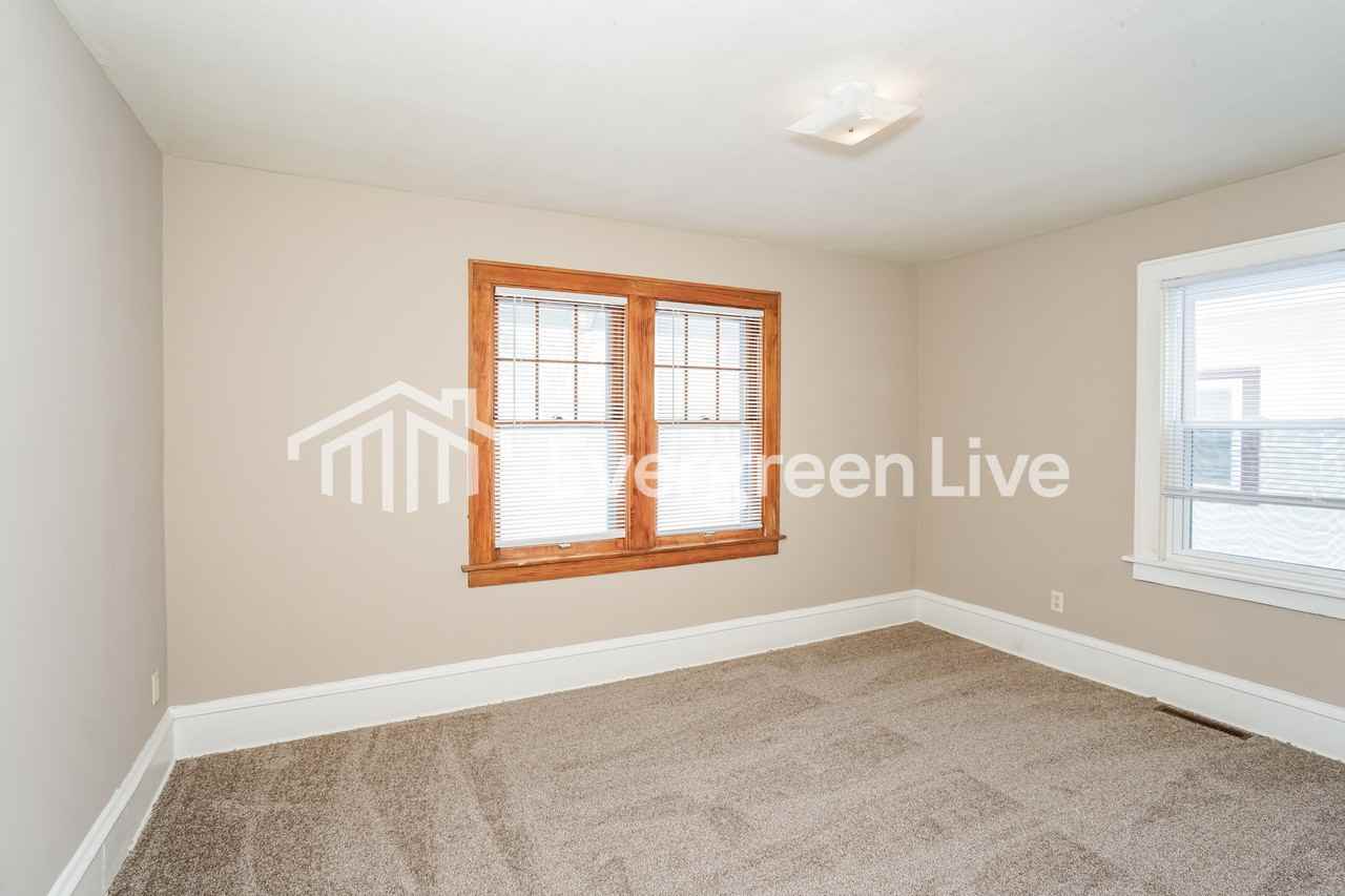 4633 N 56th St - Photo 6 of 15