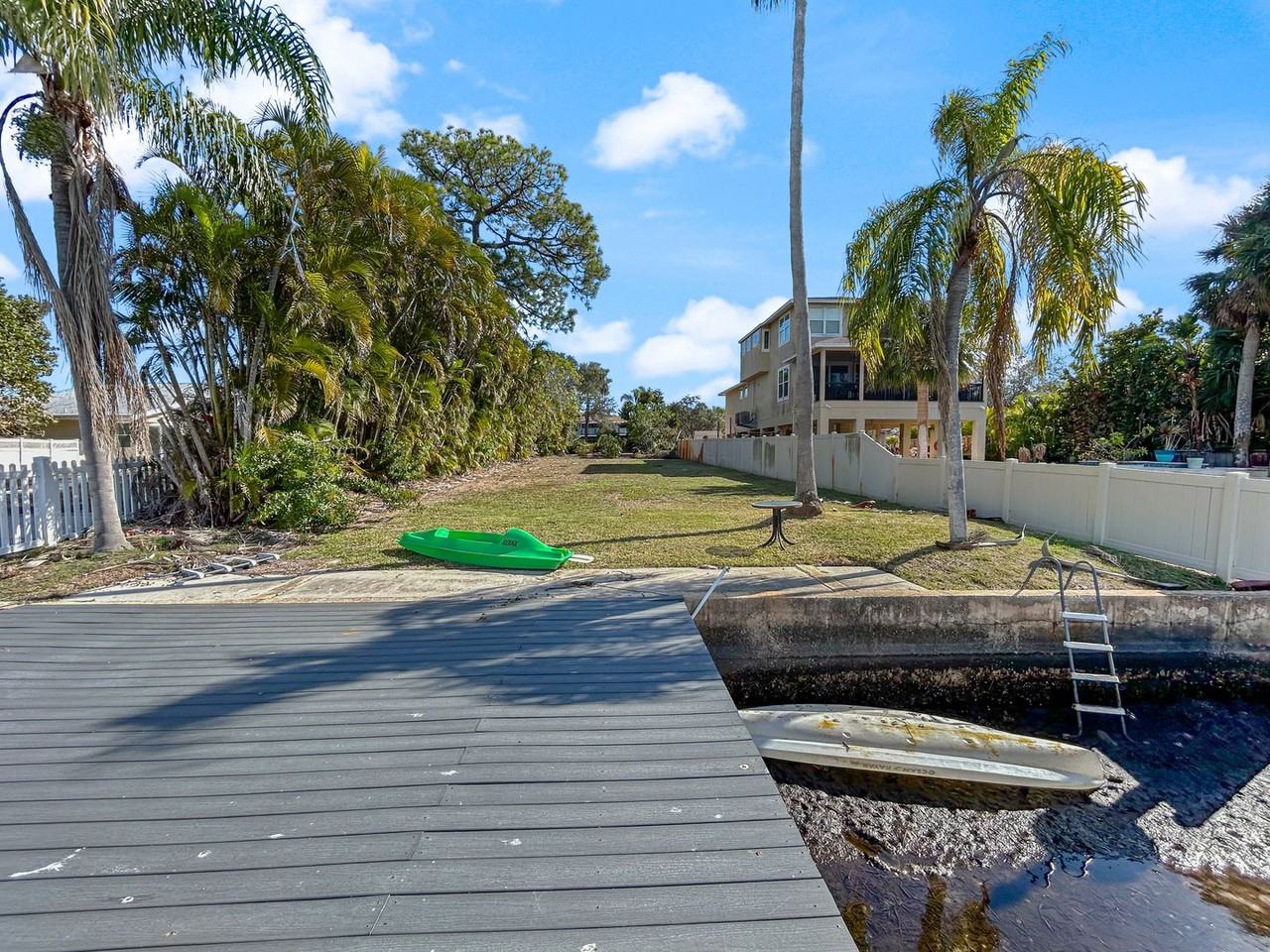 3033 Pineview Dr - Photo 7 of 33