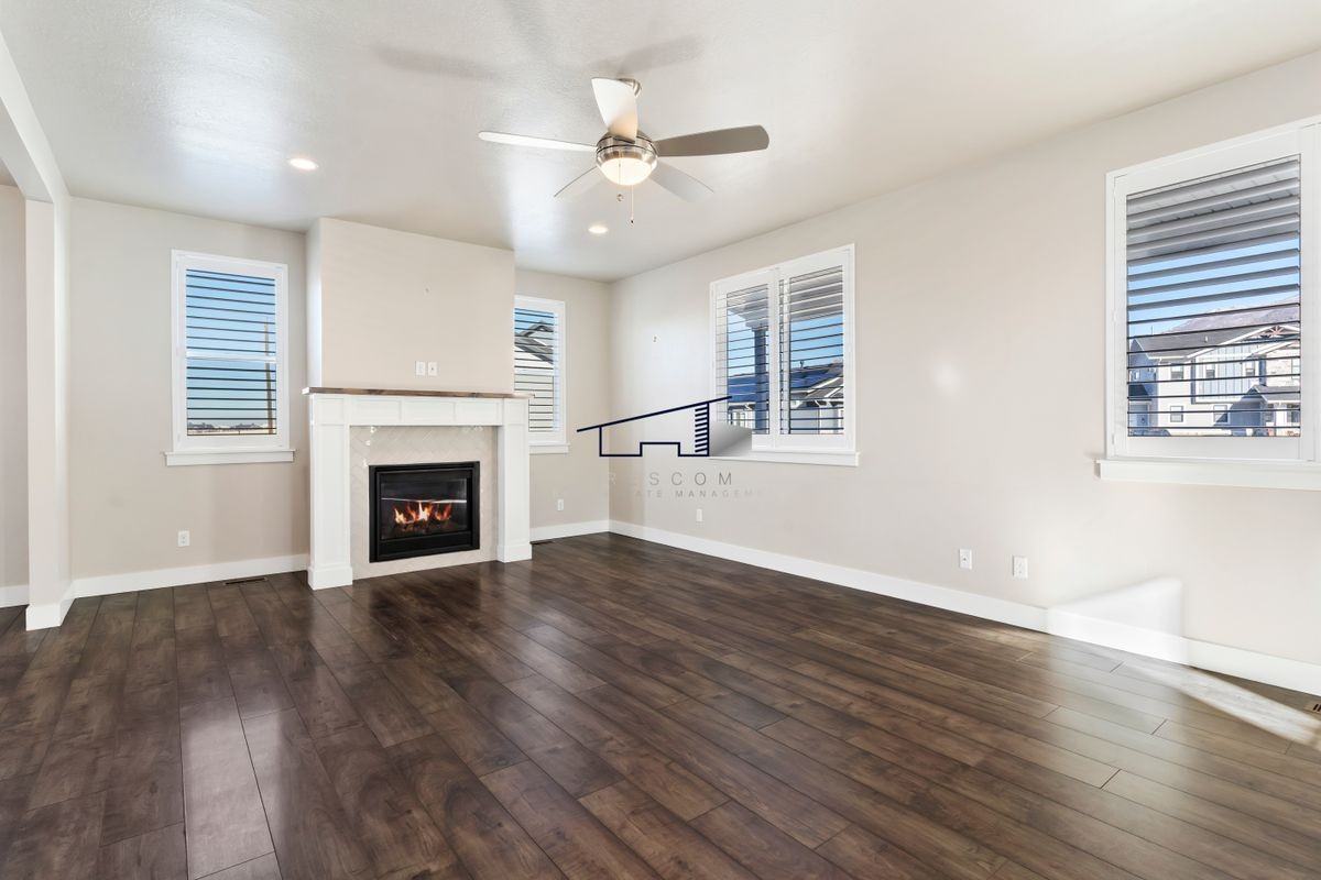 369 W Clark Cir - Photo 3 of 50