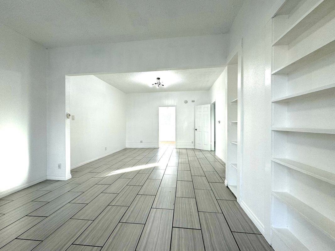 534 E 19th St - Photo 3 of 14