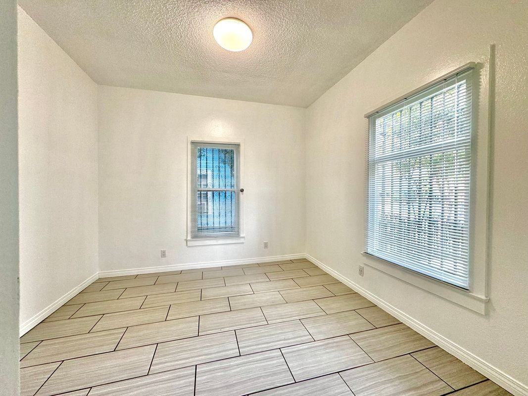 534 E 19th St - Photo 5 of 14