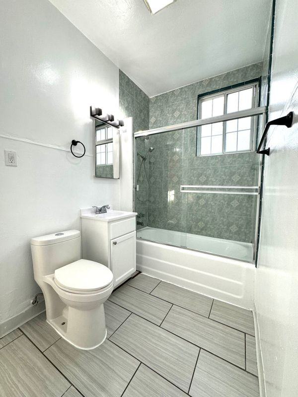 534 E 19th St - Photo 7 of 14