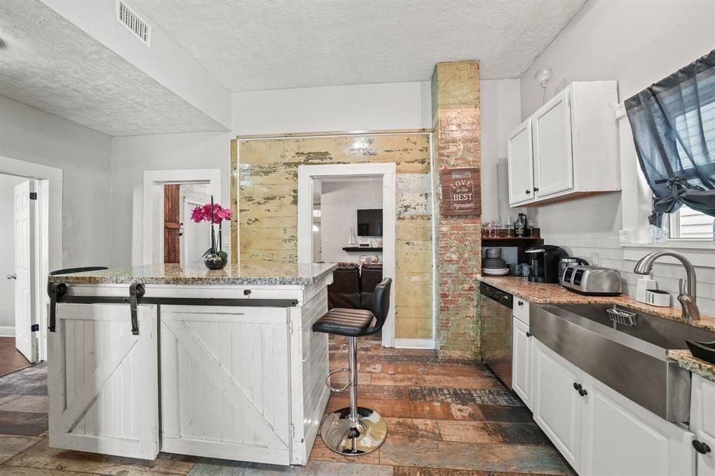 3223 Avenue M - Photo 2 of 15