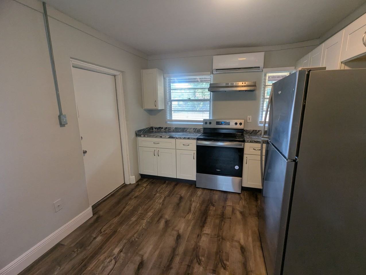 16210 Wallace St - Photo 2 of 13