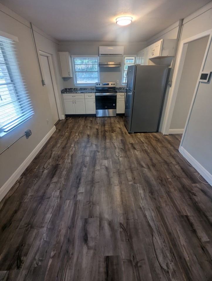 16210 Wallace St - Photo 3 of 13