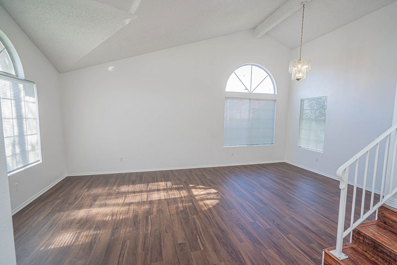 1109 E Kildare St - Photo 2 of 24