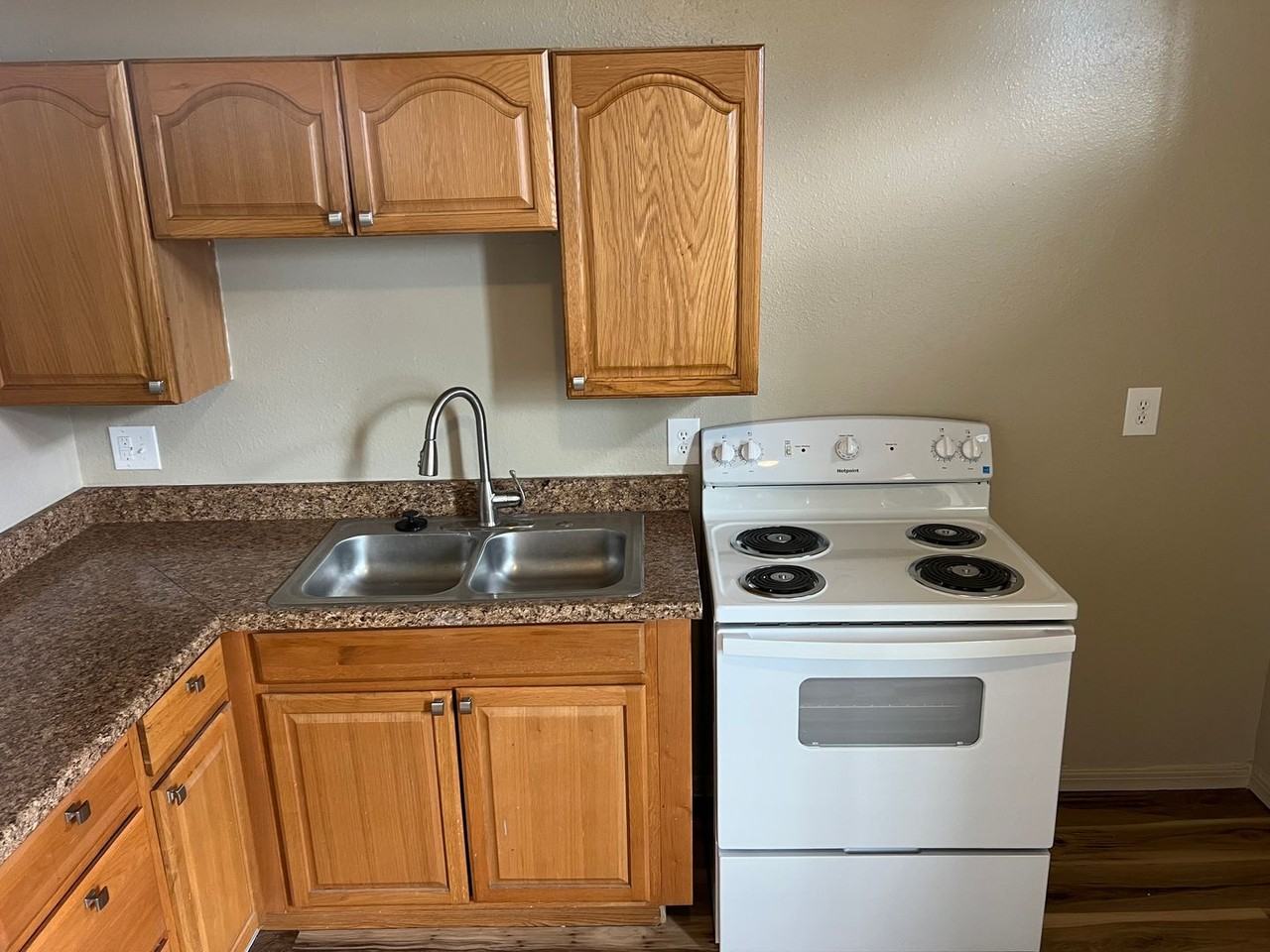 1427-1431 E Evans Ave. - Photo 5 of 37