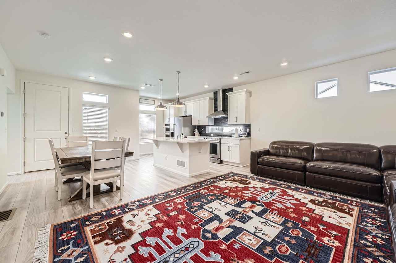 10196 Worchester St - Photo 3 of 26