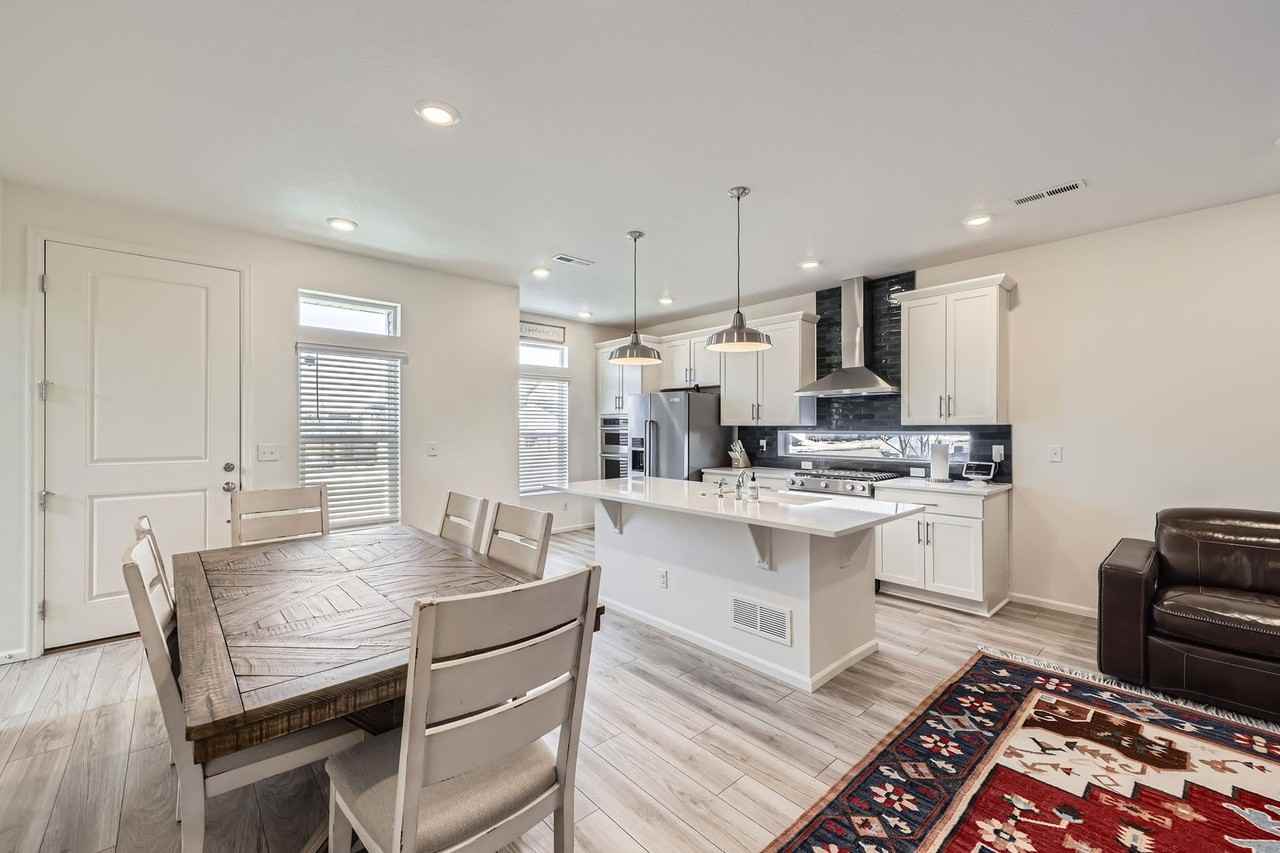 10196 Worchester St - Photo 4 of 26