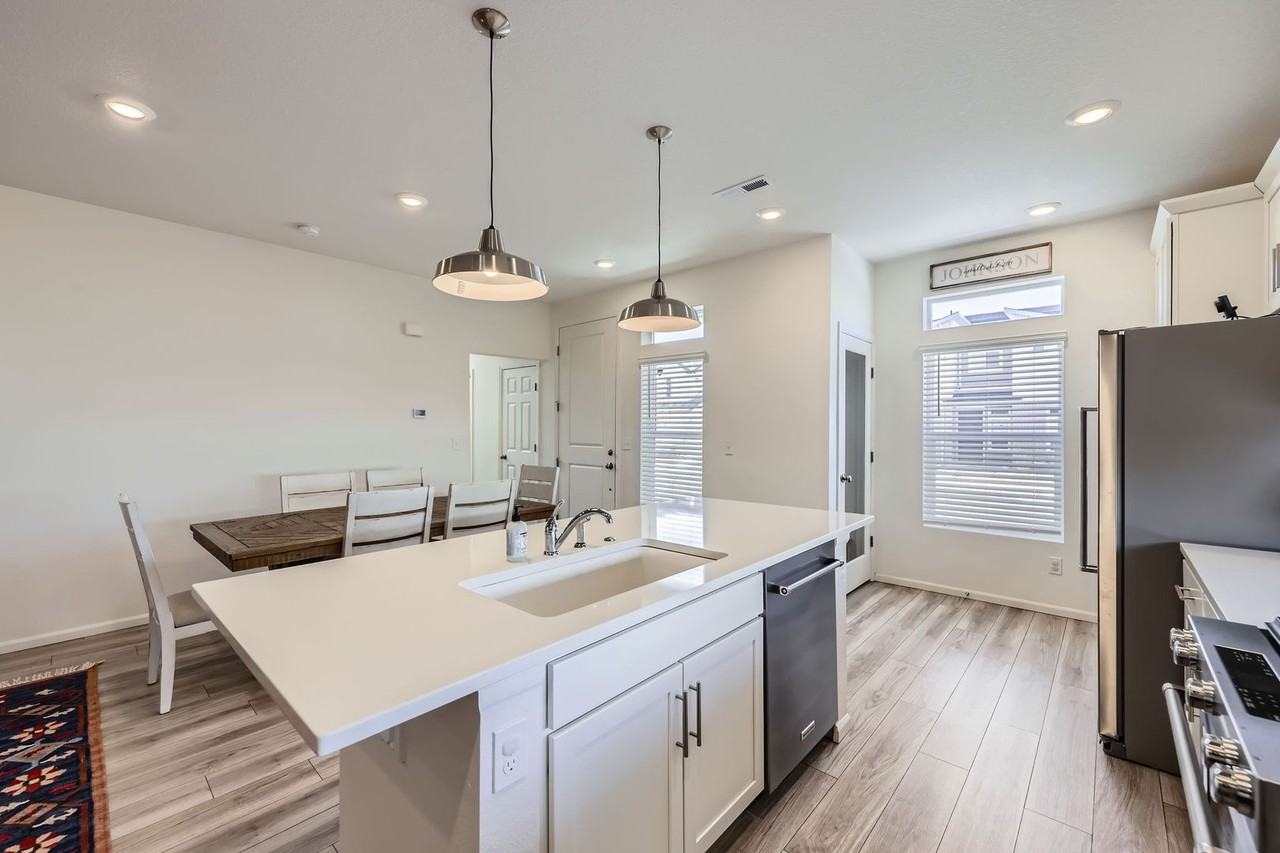 10196 Worchester St - Photo 6 of 26