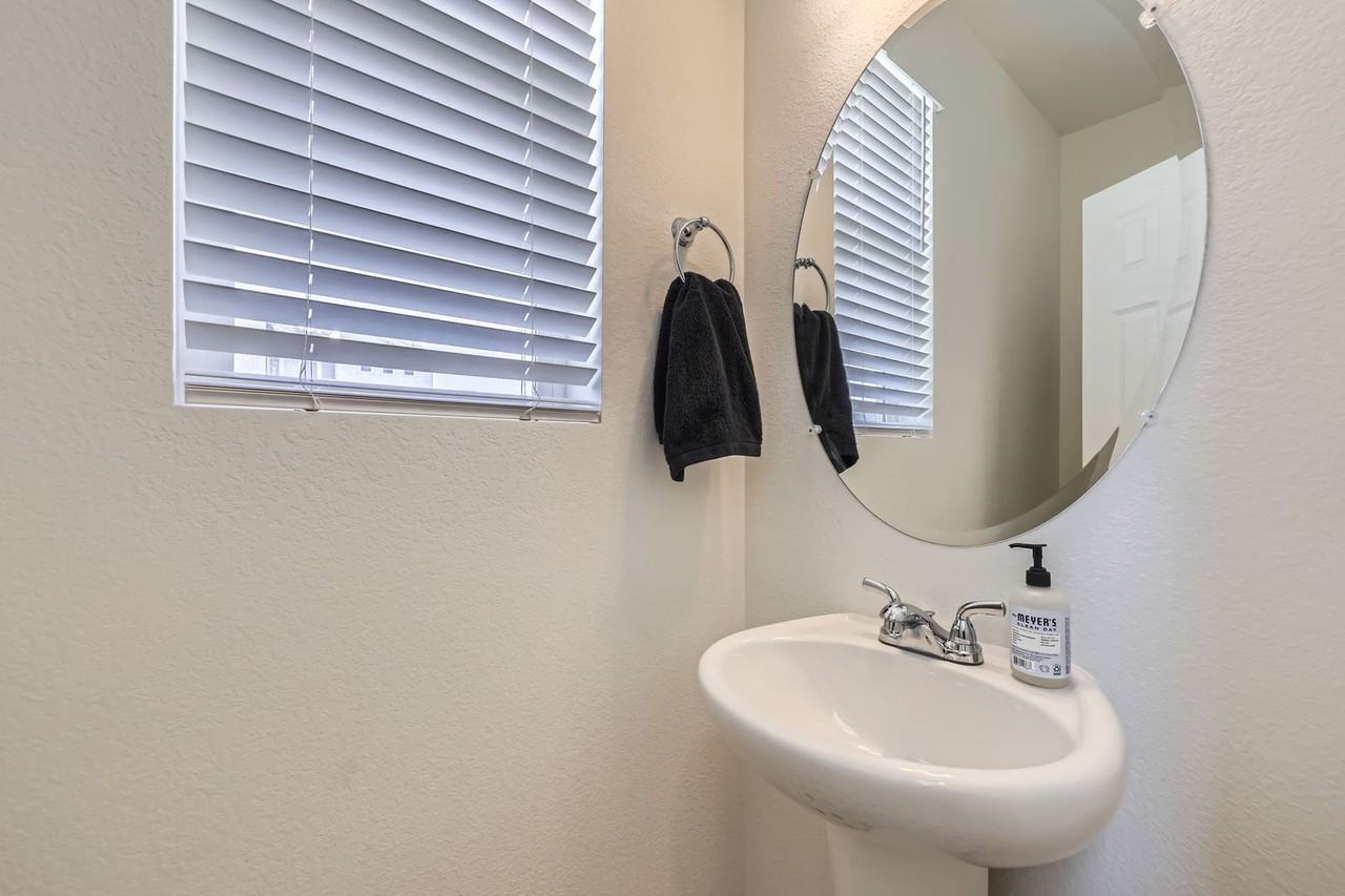 10196 Worchester St - Photo 7 of 26