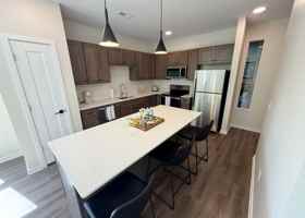 featured image of 3612 Leavenworth St #302