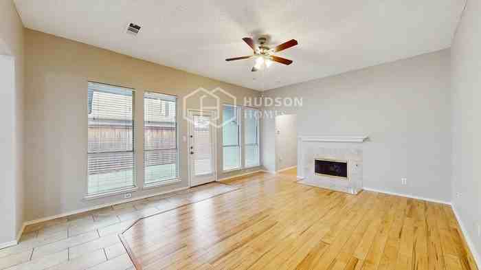 7936 Kings Ridge Rd - Photo 6 of 34