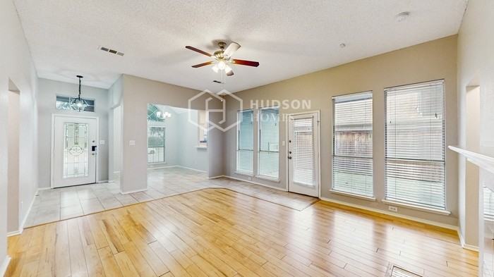 7936 Kings Ridge Rd - Photo 6 of 32