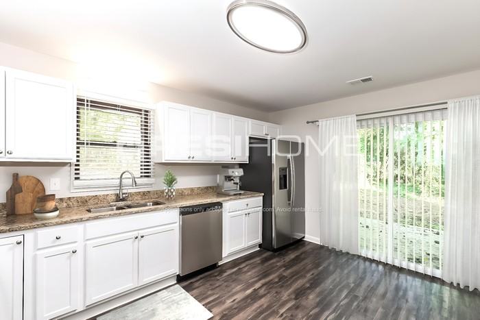 6135 Castlegate Ct - Photo 2 of 16