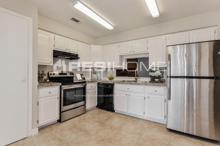 6249 Bamboo Ave - Photo 2 of 17