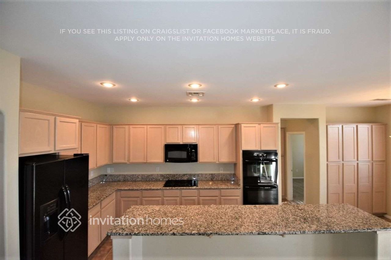 4829 Soaring Springs Ave - Photo 5 of 22